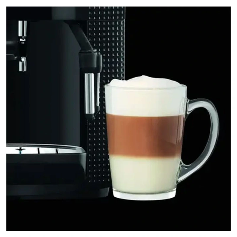 Machine à café Krups EA810770 préparant un cappuccino avec mousse de lait