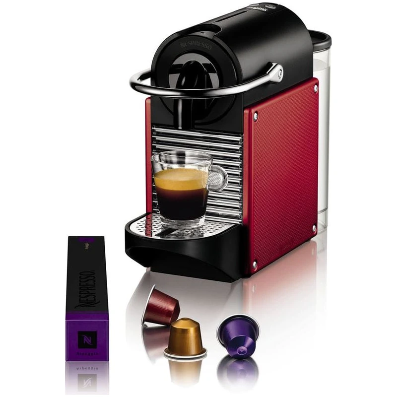 Machine Nespresso Magimix Pixie M110 rouge accompagnée de capsules