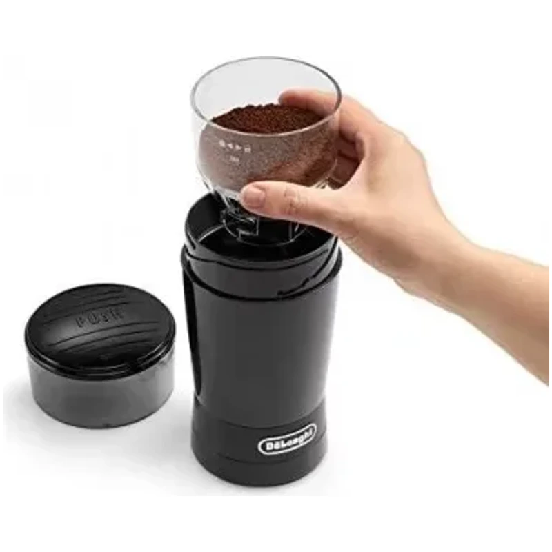 Retrait du bol contenant le café moulu du moulin De’Longhi KG200