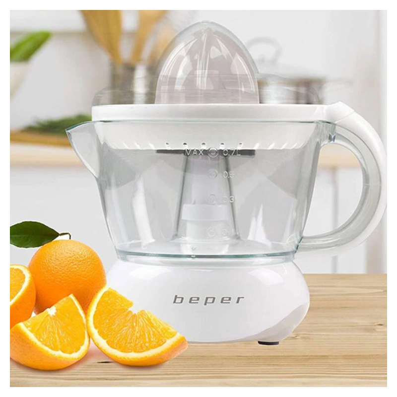 Presse-agrumes Beper BP.102 présenté avec des oranges