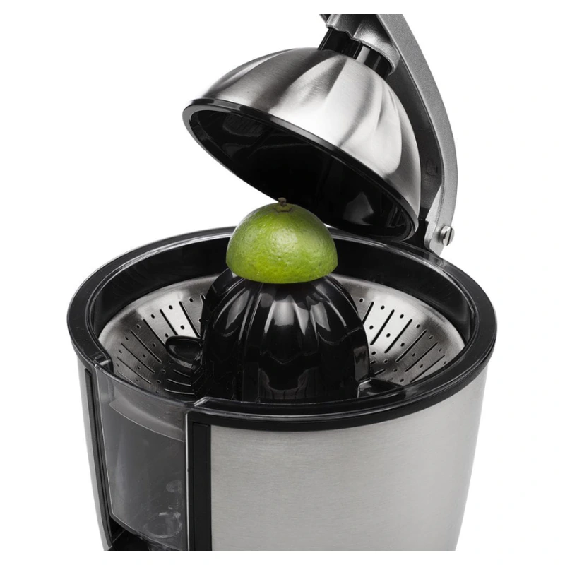 Pressage d’un citron vert avec le presse-agrumes Princess
