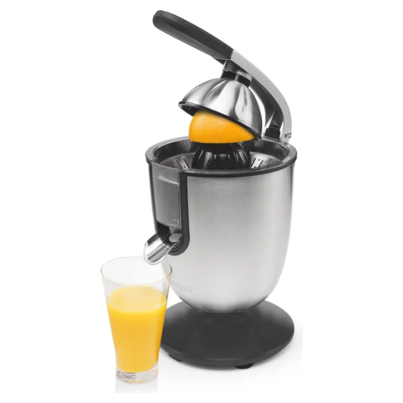 Presse-agrumes Princess versant du jus d’orange dans un verre