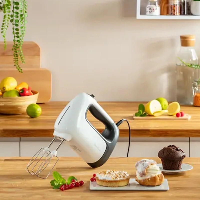 Batteur Moulinex Prep’Mix HM462110 utilisé pour préparer des desserts