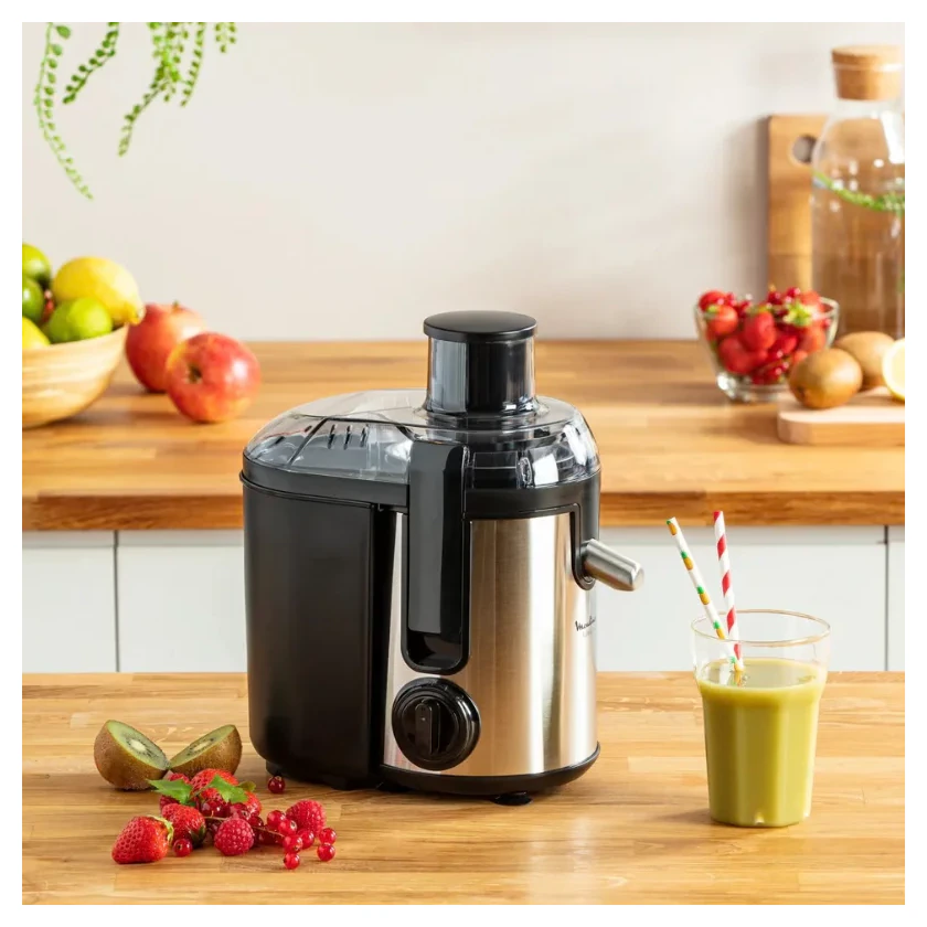 Centrifugeuse Moulinex Frutelia Plus préparant un jus de fruits