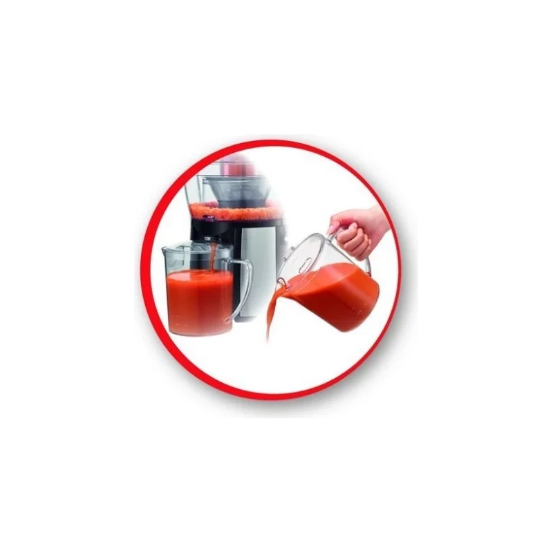 Jus frais versé depuis le pichet de la centrifugeuse Moulinex