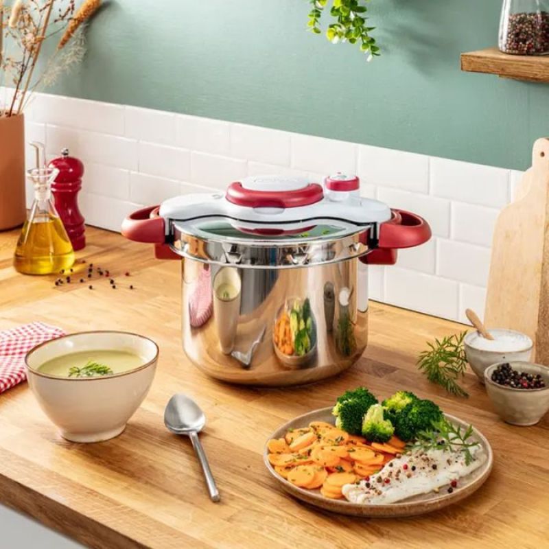 Cocotte Tefal ClipsoMinut’ Perfect 6 litres en situation dans une cuisine
